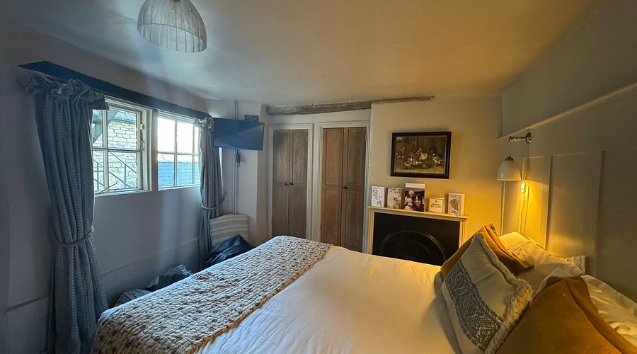 Cosy, modern bedrooms - Wild Thyme & Honey Hotel in the Cotswolds