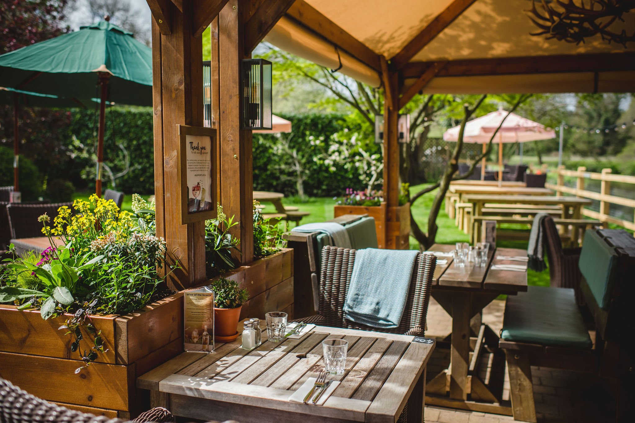 Restaurant alfesco space - Wild Thyme & Honey Hotel in the Cotswolds